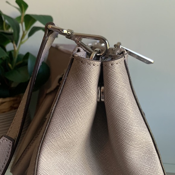 Micheal Kors Gray/Silver Bag - Picture 12 of 15